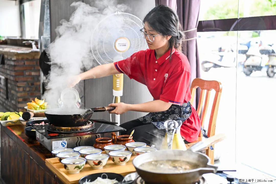 全网追的“扁担女孩”，找了一份暑假工，时薪12元 - 石嘴山生活资讯 - 石嘴山28生活网 szs.28life.net